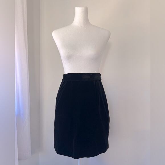 Clips Black Velvet Mini Skirt Made in Italy - Picture 1 of 8